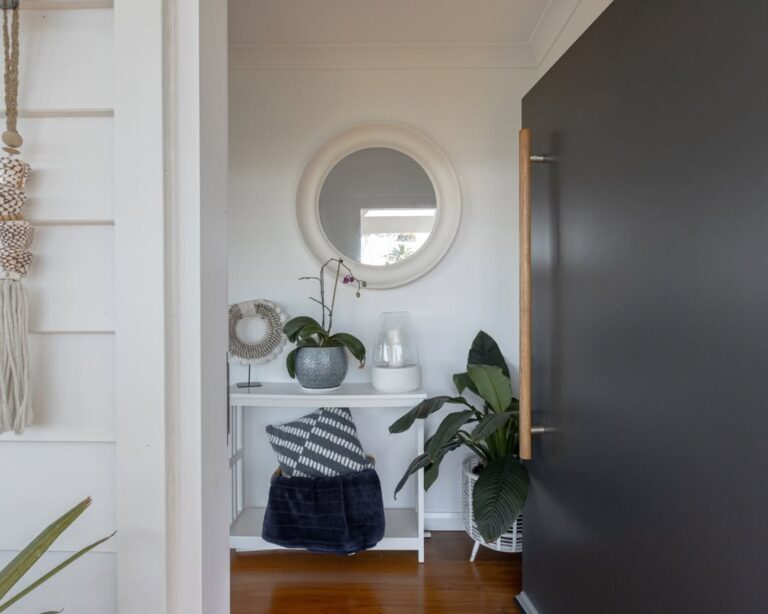 Black and White Entryway Ideas