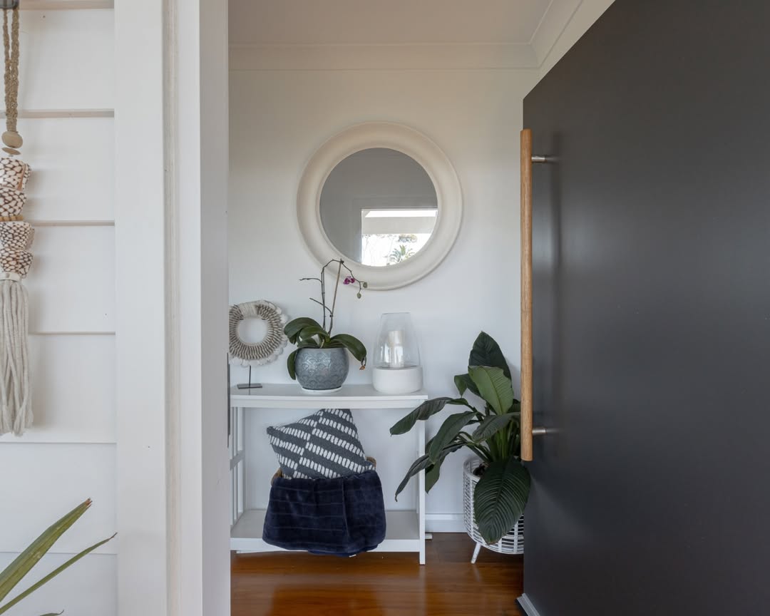 Black and White Entryway Ideas